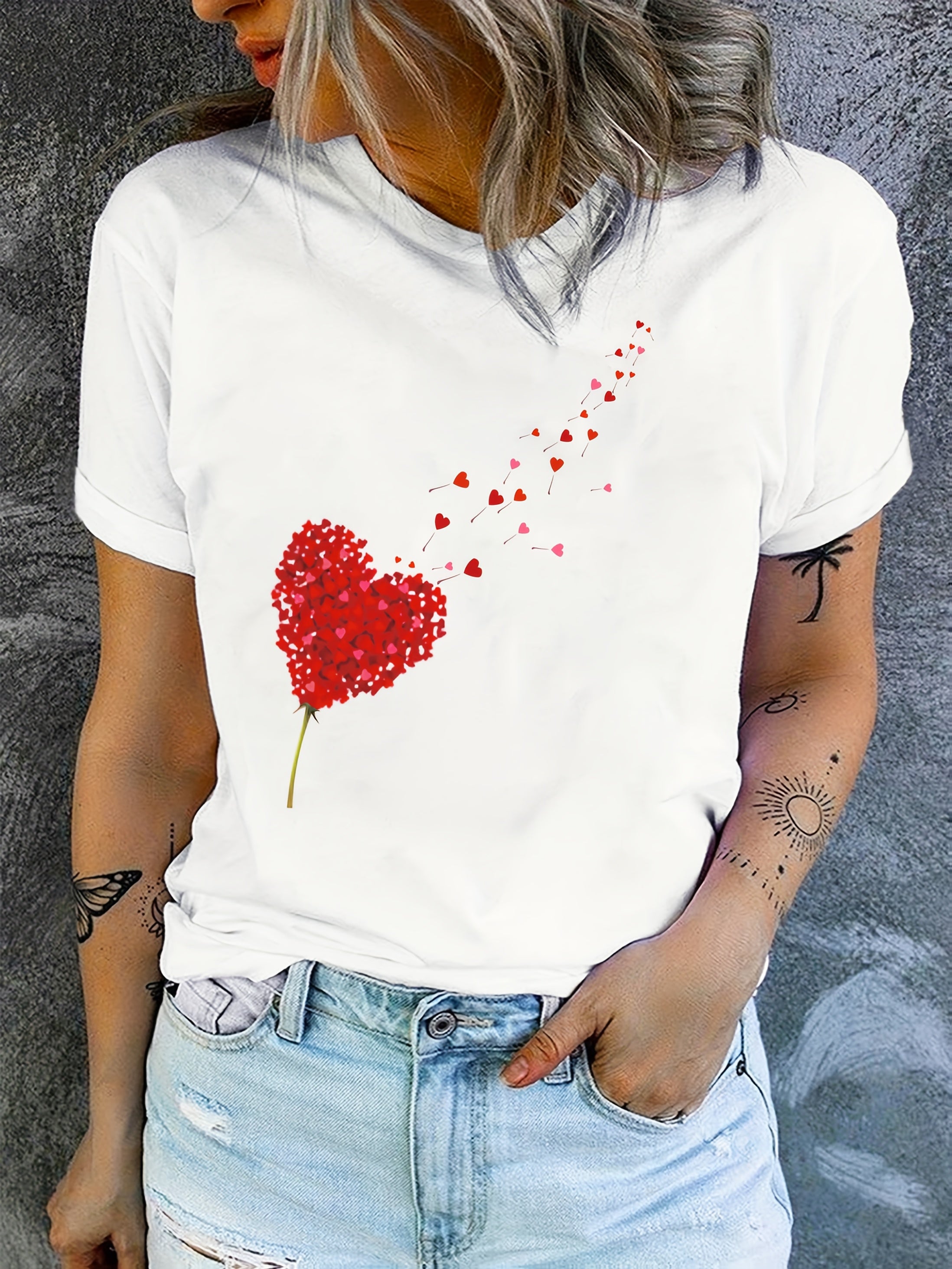 Valentina | Niedliches und romantisches T-Shirt mit rosa Herzen und Blumen