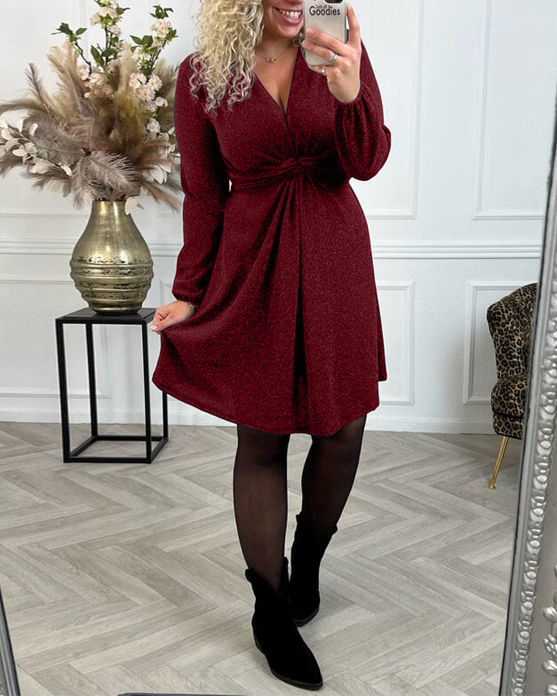 Unifarbenes Kleid mit Taillennaht