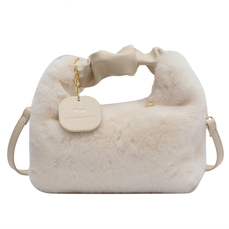 Fluffy Handbag | Deze tas wil je gewoon knuffelen