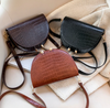 Chelsey Crossbody Bag | Eine coole Tasche mit Krokodildruck