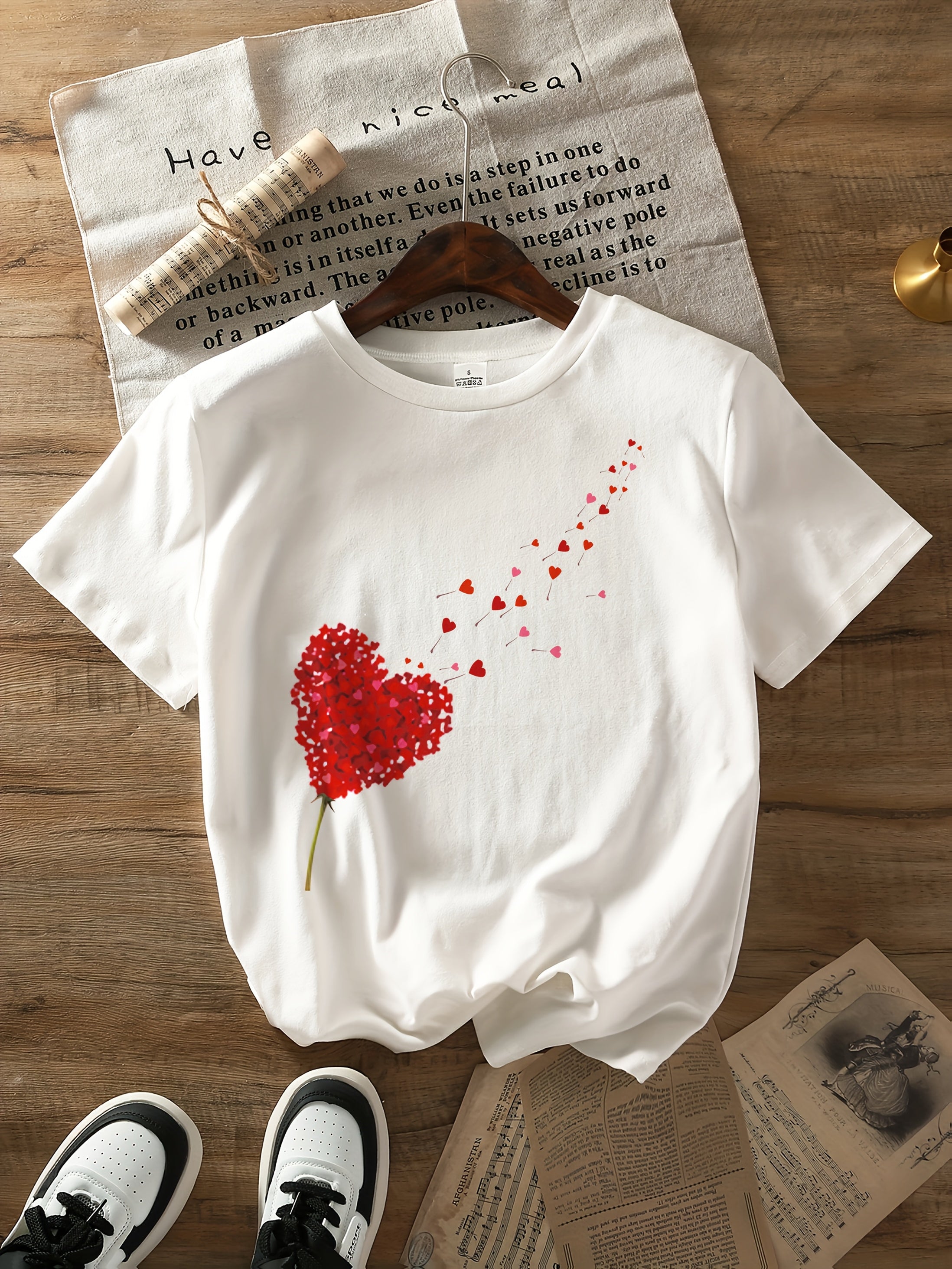 Valentina | Niedliches und romantisches T-Shirt mit rosa Herzen und Blumen